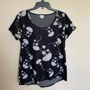 Medium Lularoe Tee